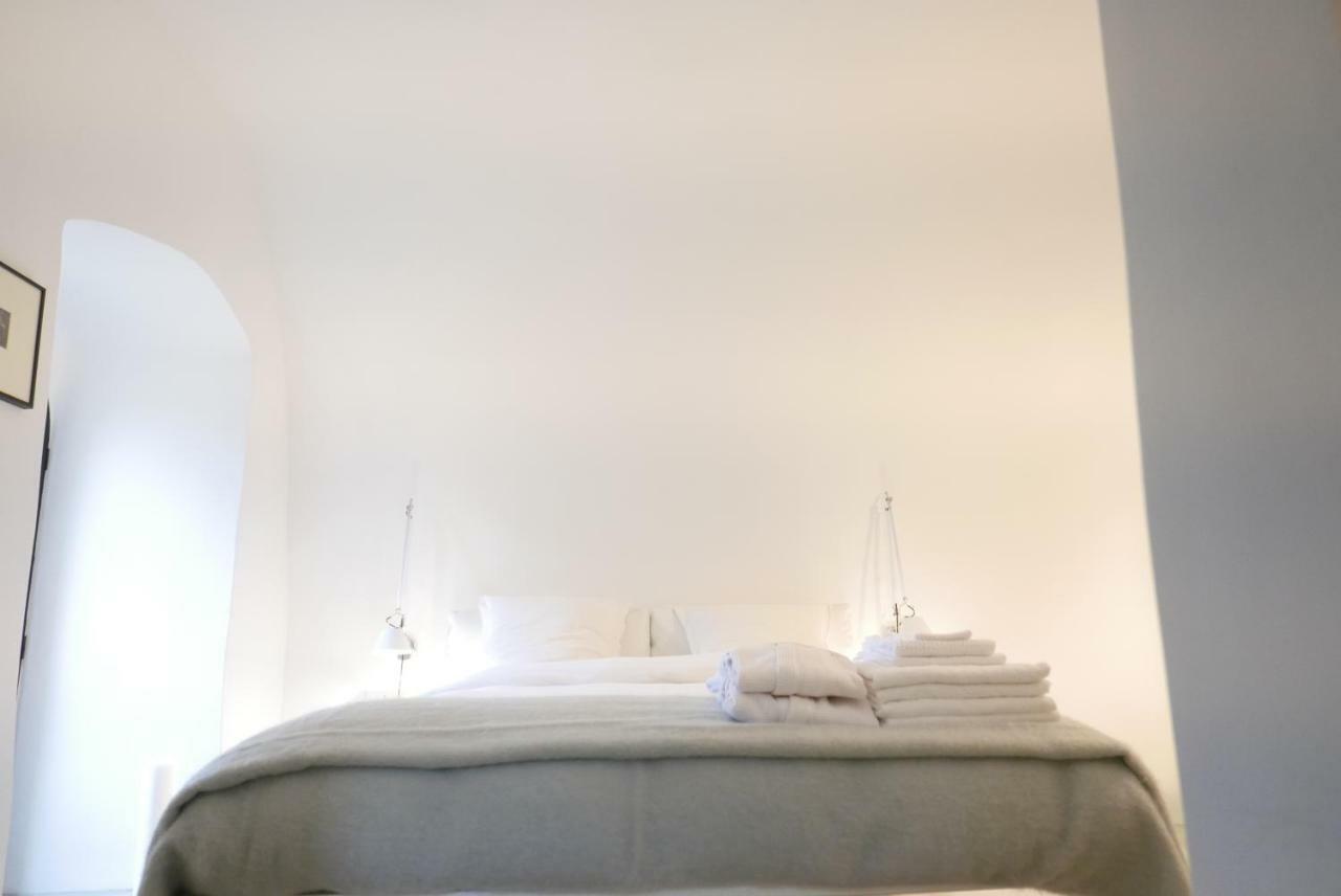 Tour Sarrazine De Montaren Bed and Breakfast Exterior foto